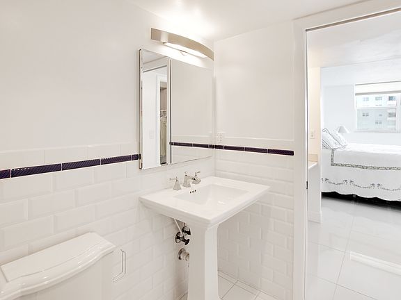 4th image of 401 Ocean Dr APT 721
