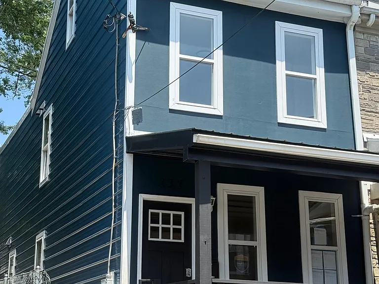 137 E Pleasant St — Photo 3