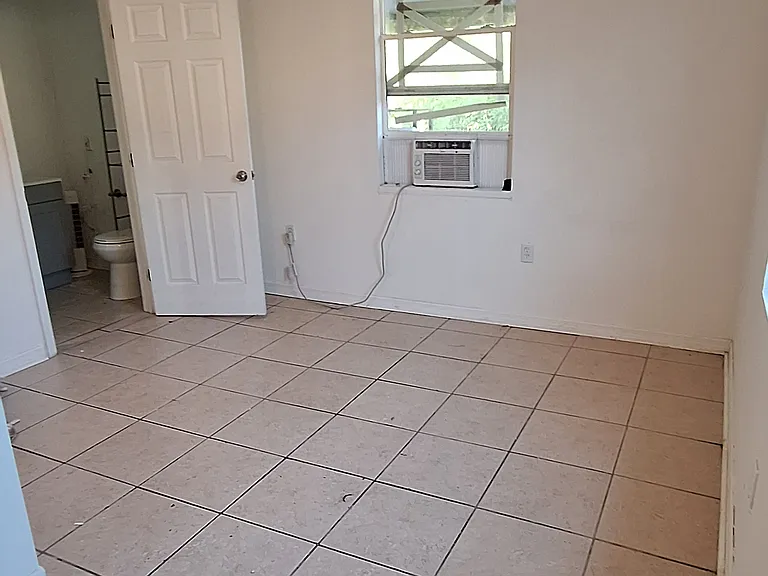 931 Coconut Cir W #B — Photo 9