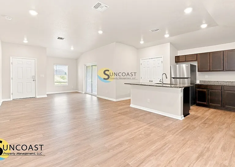306 Urbana St — Photo 7