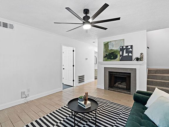 3rd image of 304 Deerpoint Dr
