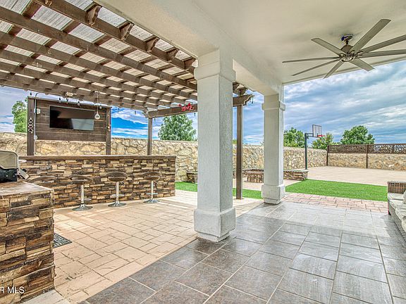 5th image of 380 Emerald Park Dr