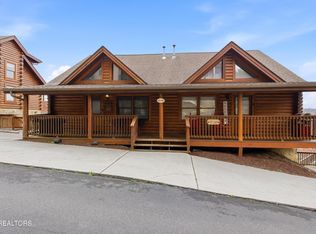 423 Big Bear Way, Pigeon Forge, TN 37863