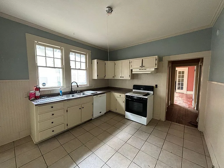 425 Atkins Ave — Photo 8