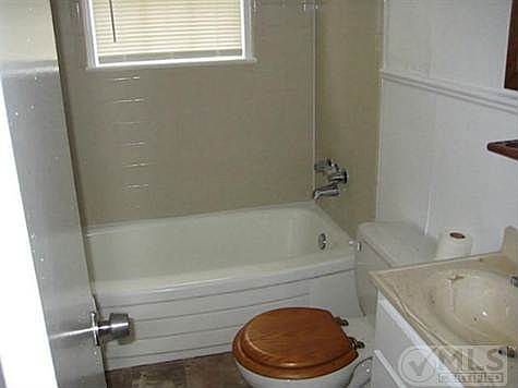 5th image of 1212 N Oak St