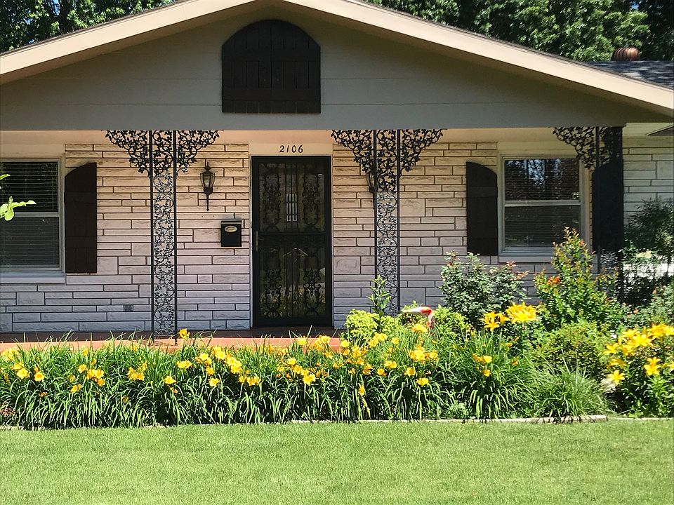 An entry of flowers!