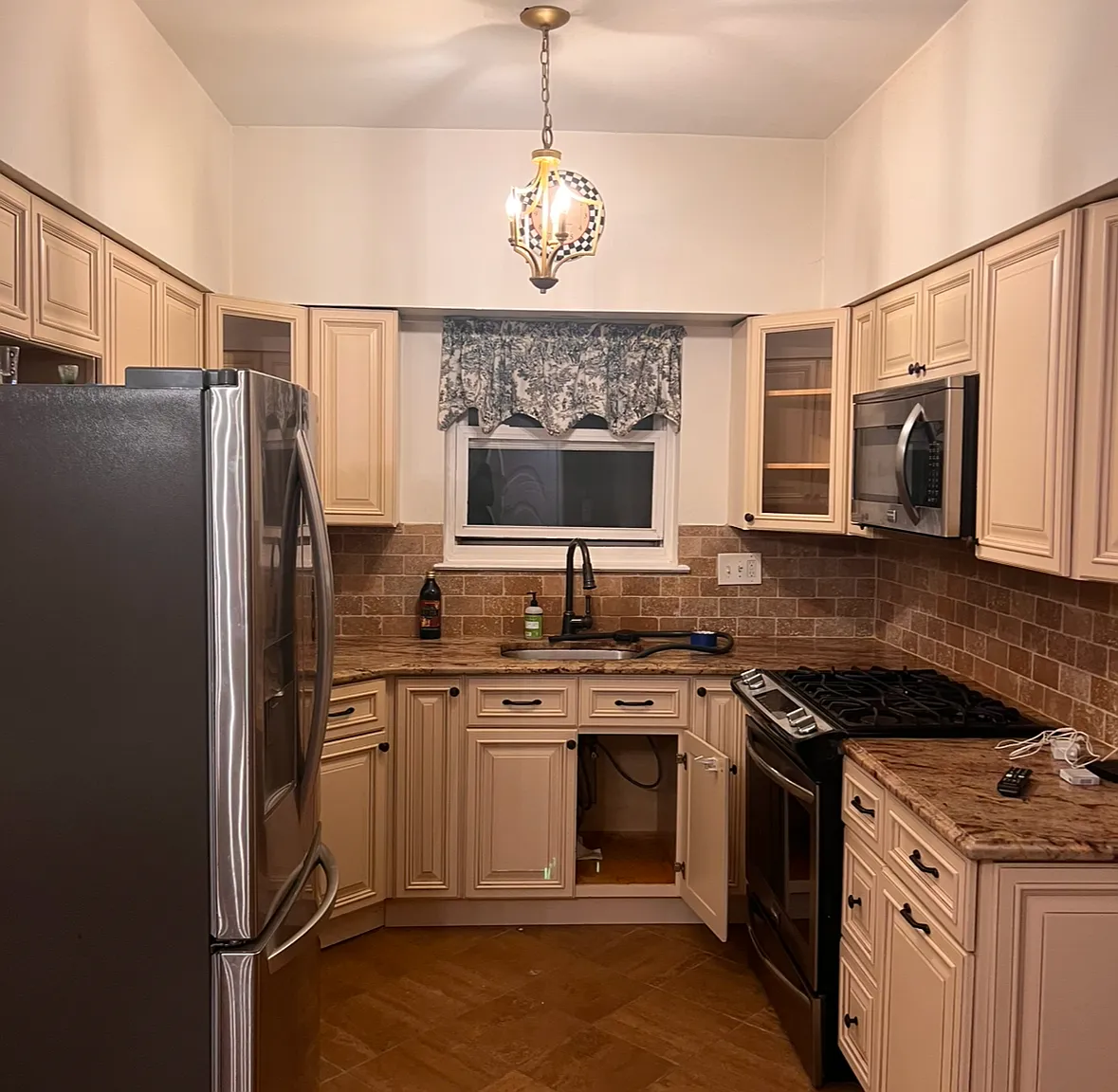 3 bed, $3,400 — Photo 1