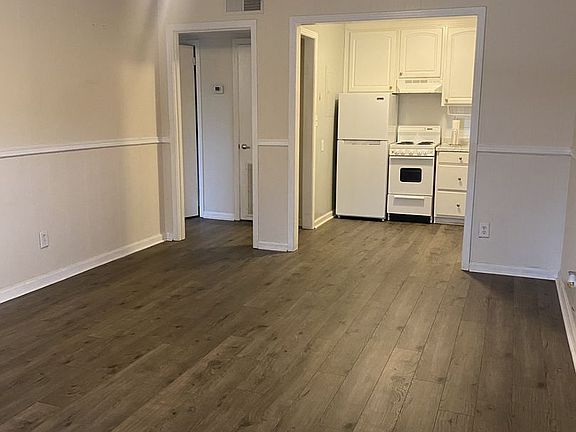 3rd image of 1045 E 10th St APT 106
