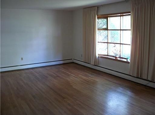 2nd image of 104 Edgewood Dr S
