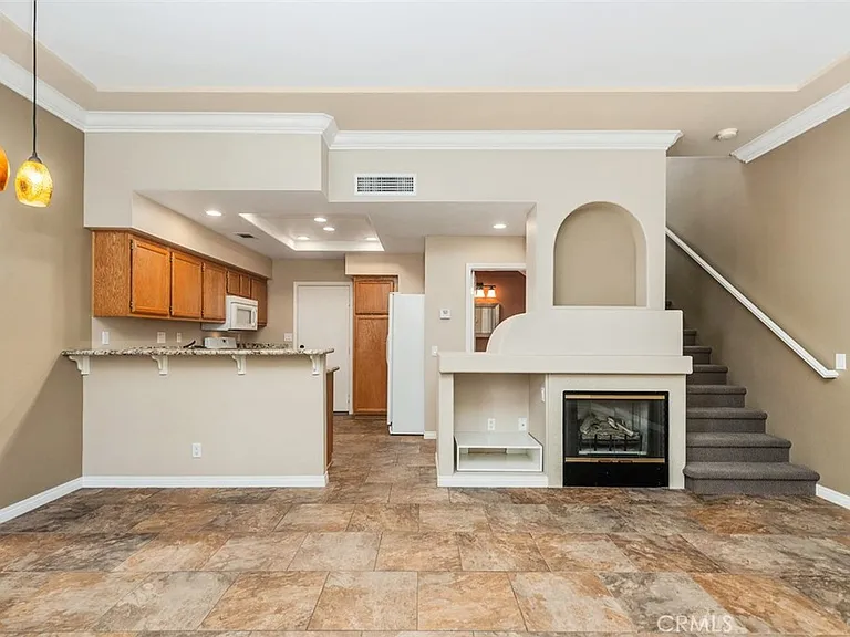 64 Mission Ct — Photo 3