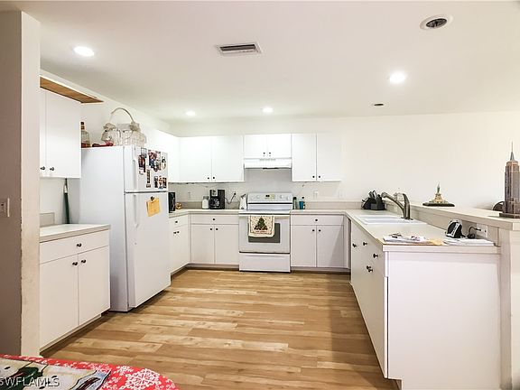 4th image of 463 Lampion Ave S