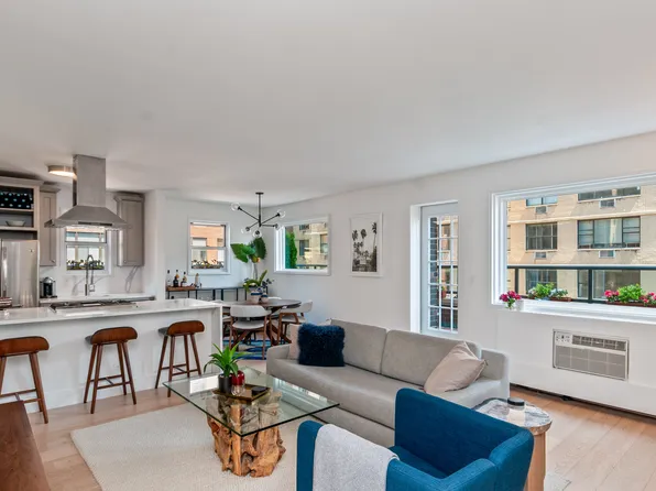 321 East 45th Street image 1 of 8