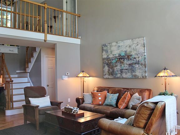 5th image of 10 Mystic Ln