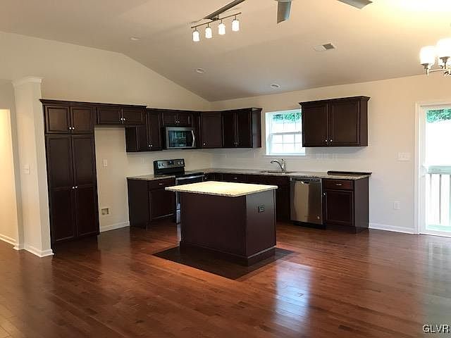 2nd image of 4757 Lanark Rd