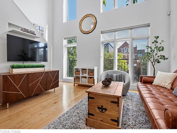 4th image of 1622 W Beach Ave #2