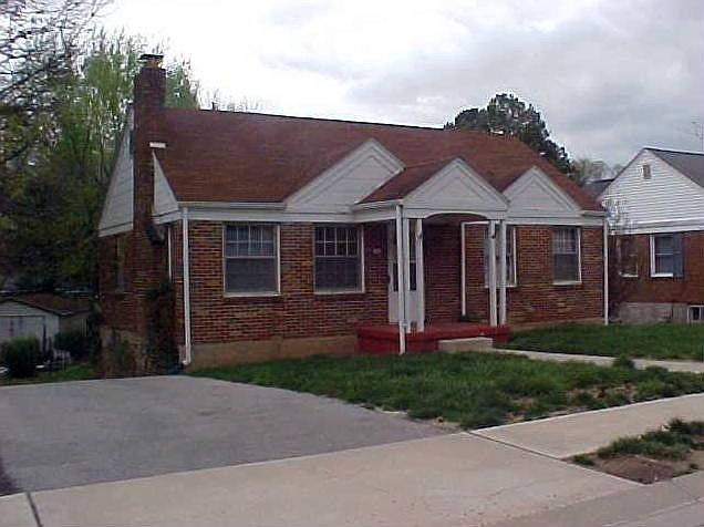 2nd image of 302 Elm St