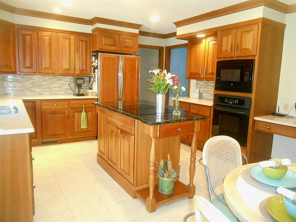 2nd image of 2 Ashbury Pl