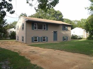 1876 W Walnut Rd, Vineland, NJ 08360