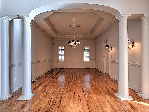 4th image of 3344 Berkshire Cir