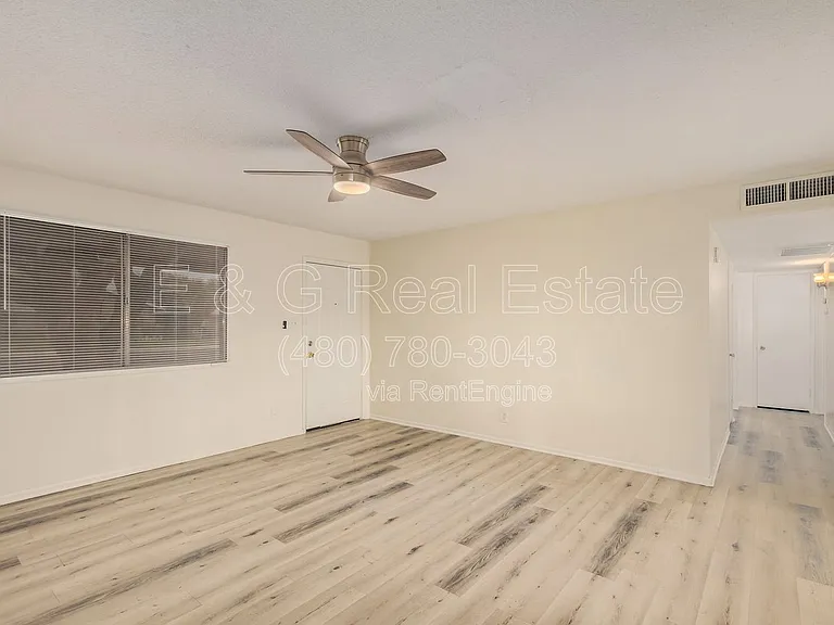 1136 W 12th St — Photo 5
