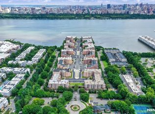 403 Livingston Ct #N403, Edgewater, NJ