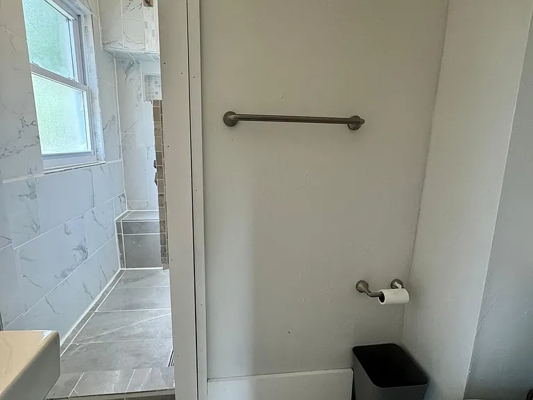 1905 Pilgrim St — Photo 8
