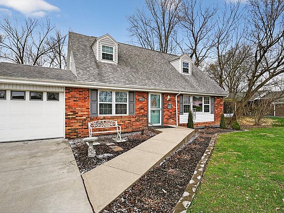 3rd image of 957 Greentree Rd