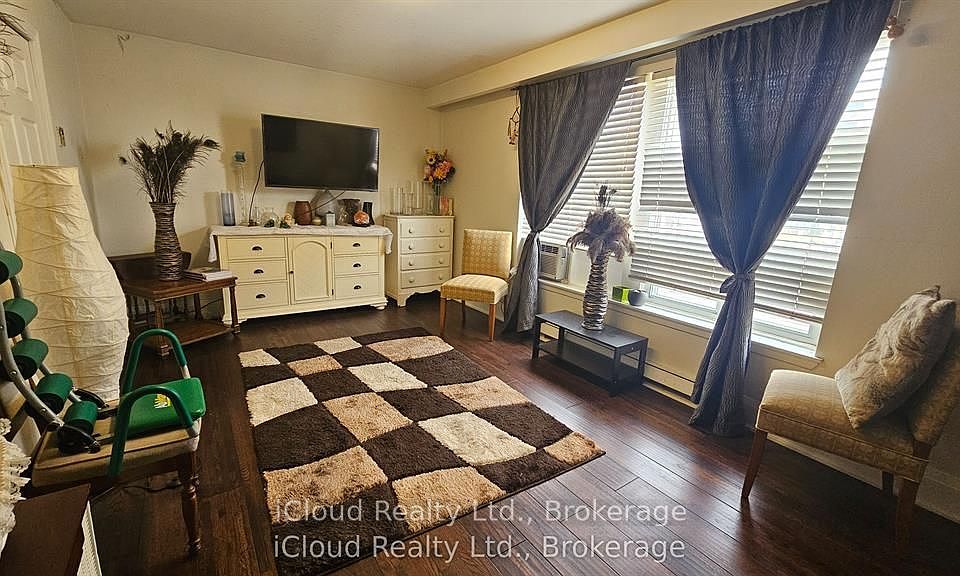 1st image of 1847 Lawrence Ave E Room 1