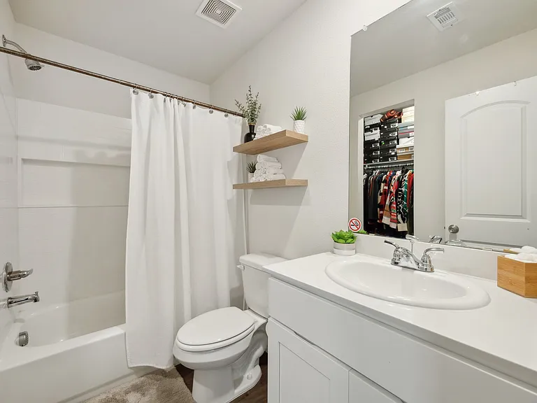 2326 Harding St — Photo 20