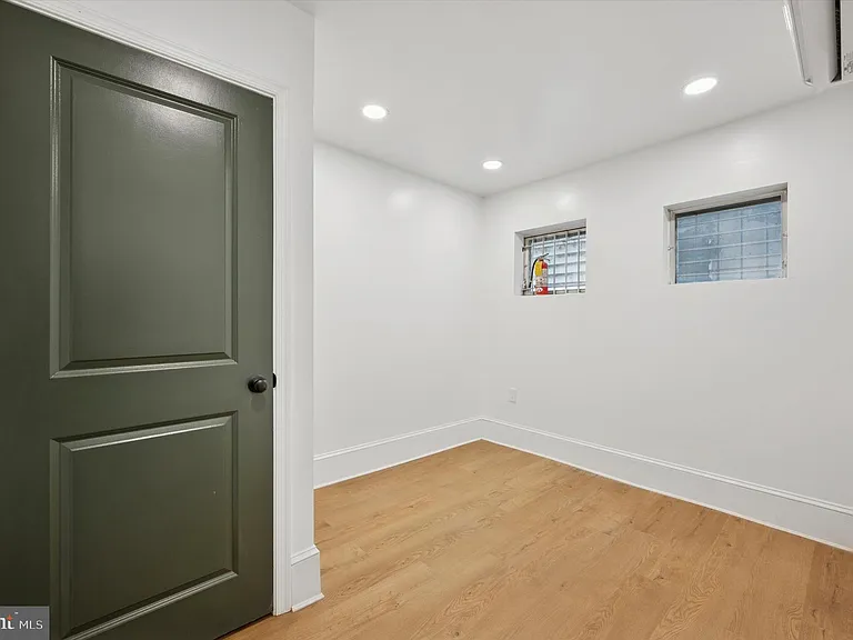 1637 W Girard Ave #1 — Photo 14