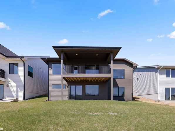 18362 Alpine Dr, Clive, IA 50325