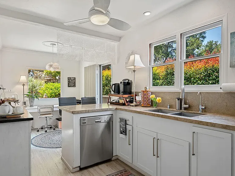 1212 W Micheltorena St — Photo 14