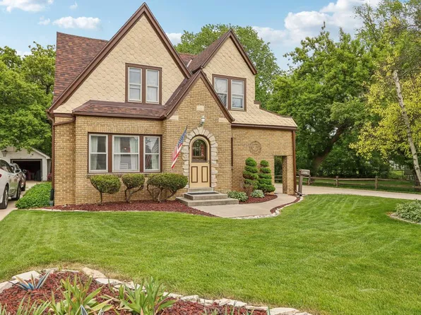 3674 South 56th STREET, Greenfield, WI 53220