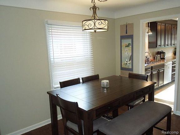 3rd image of 2433 Galpin Ave