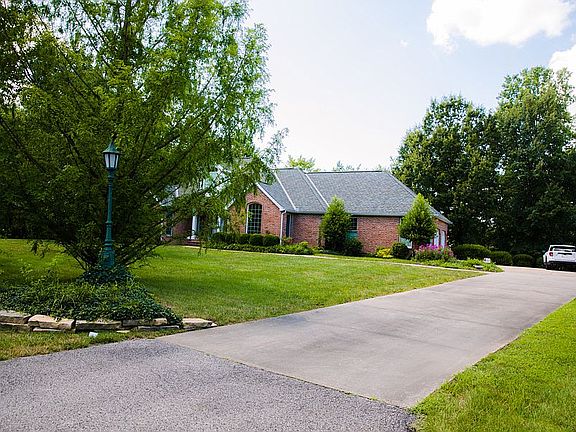 5th image of 404 Arbor Dr