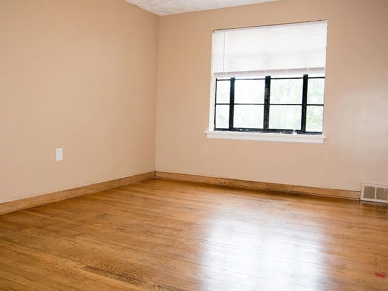 1223 Greenbrier Rd #1/2 — Photo 8