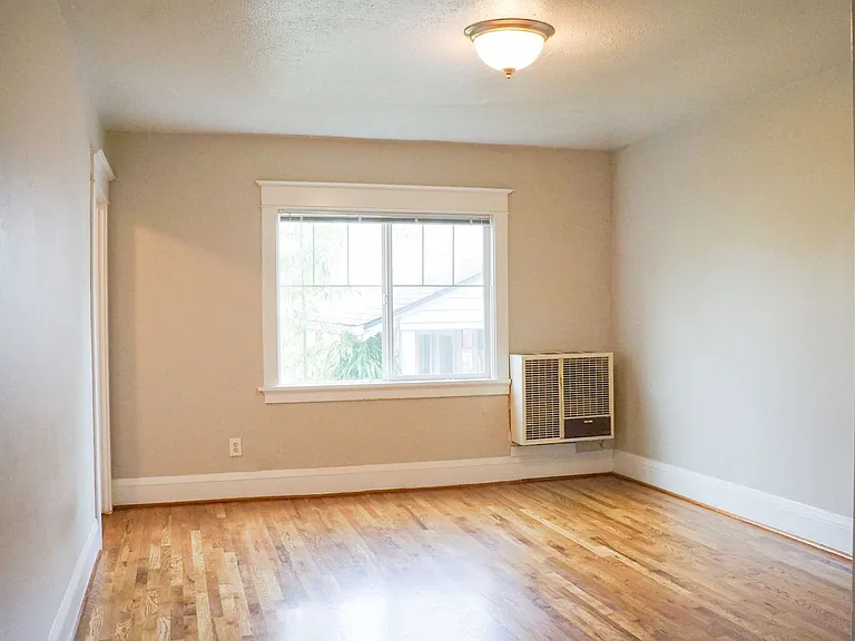 2943 SE Alder St #24 — Photo 2
