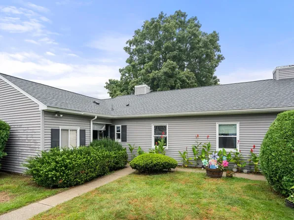 54 Horseshoe Dr #54, Chicopee, MA 01022