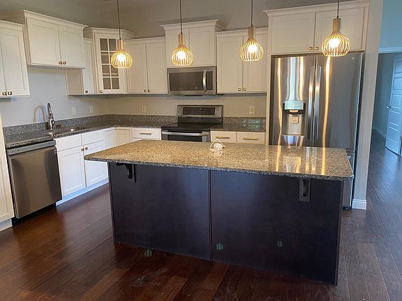 3rd image of 8683 Pebble Creek Dr