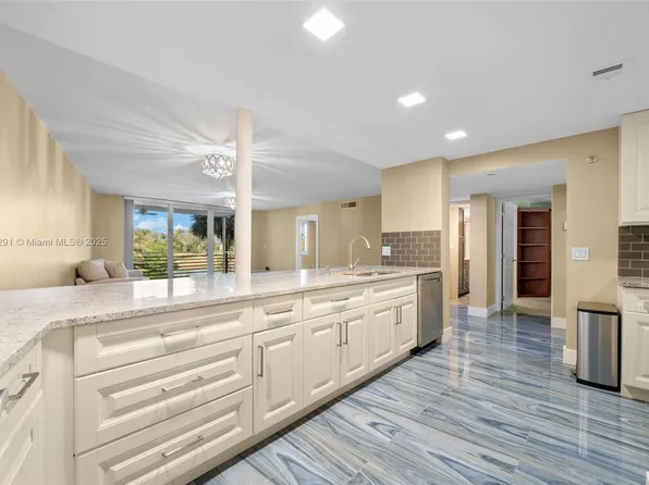 3499 Oaks Way APT 205, Pompano Beach, FL 33069