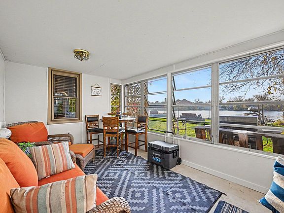 5th image of 8802 Riverside Dr