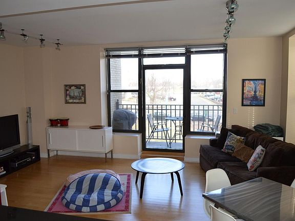 2nd image of 811 W Eastwood Ave APT 203