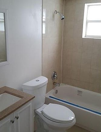 3rd image of 1090 NE 129th St APT 304