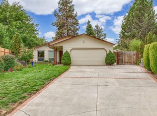 1910 Meadow Gln, Grants Pass, OR 97527