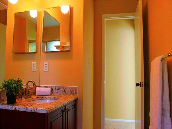 5th image of 10618 Whitman Cir