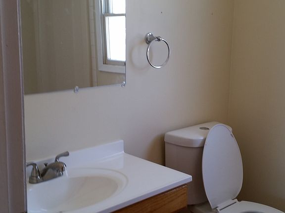 5th image of 461 Broadacre Ave