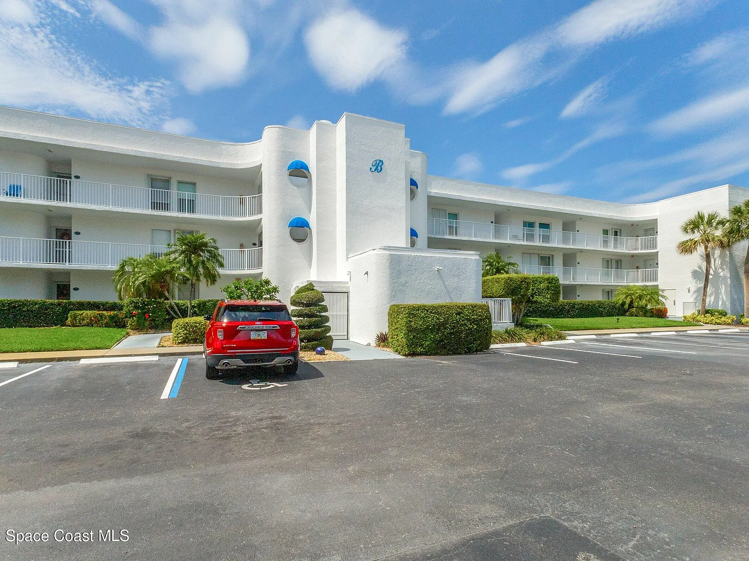 2 bed, 2.0 bath, 1285 sqft, $2,200 — Photo 2