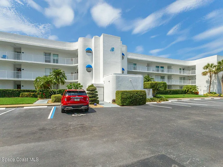 6124 River Run Dr #B — Photo 2