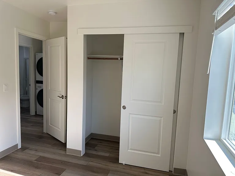 927 W Franklin Ave #B — Photo 14
