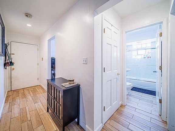 4th image of 5431 N Lincoln Ave APT 302